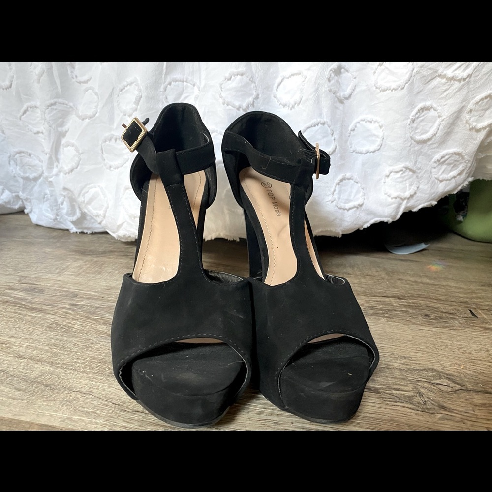 Black heels 8.5